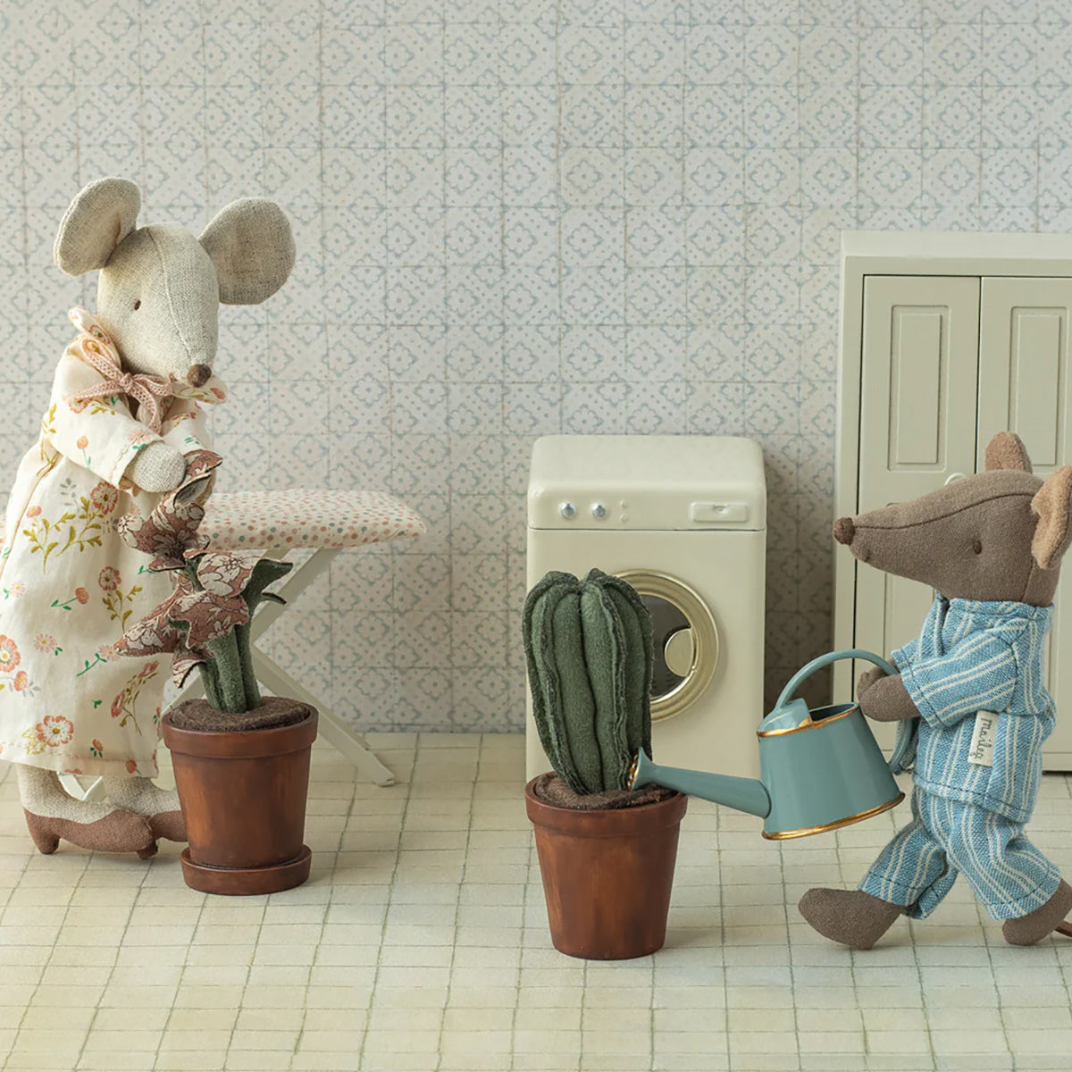 Maileg Watering Can - Dark Green.