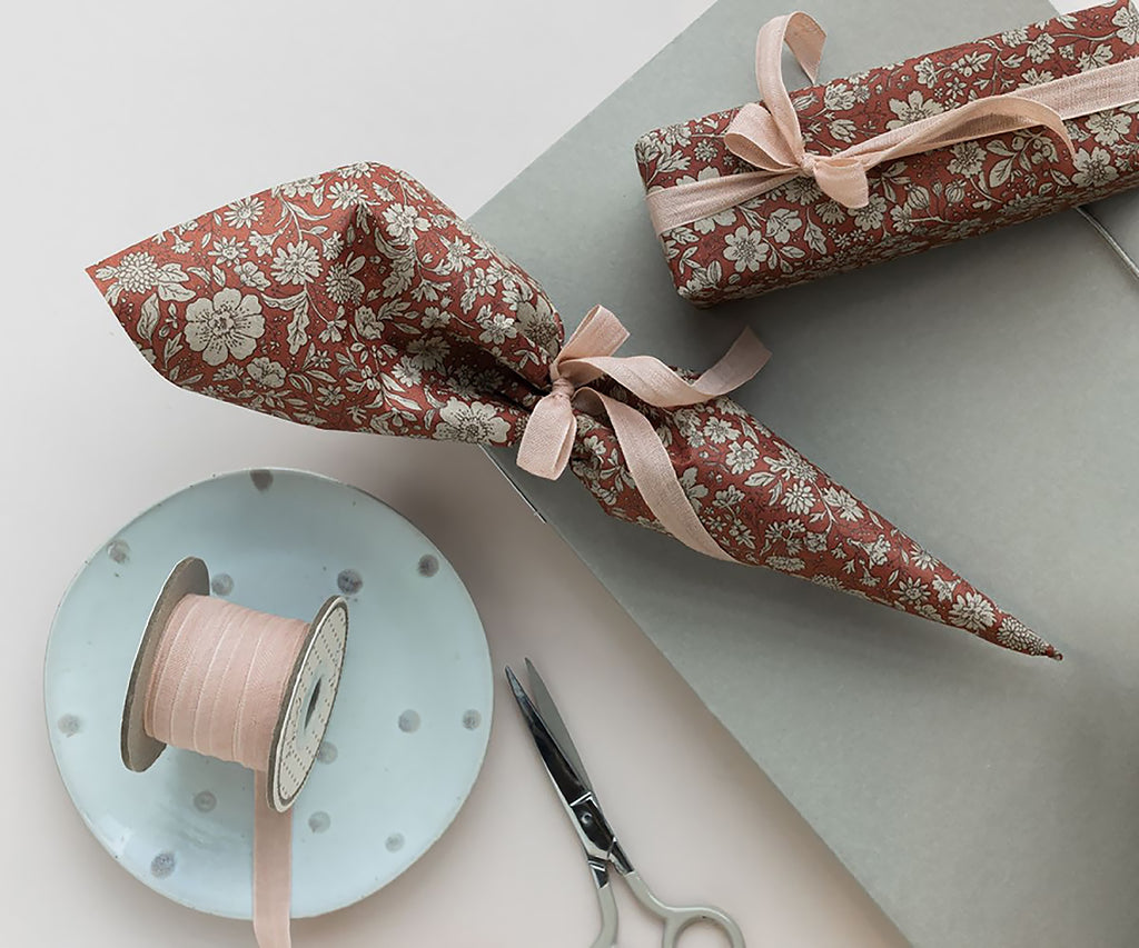 Maileg Gift Wrap Roll - Blossom Red.